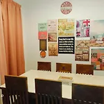 Vintage Houze, Fully Aircond, Wi-Fi, Netflix, Coway
